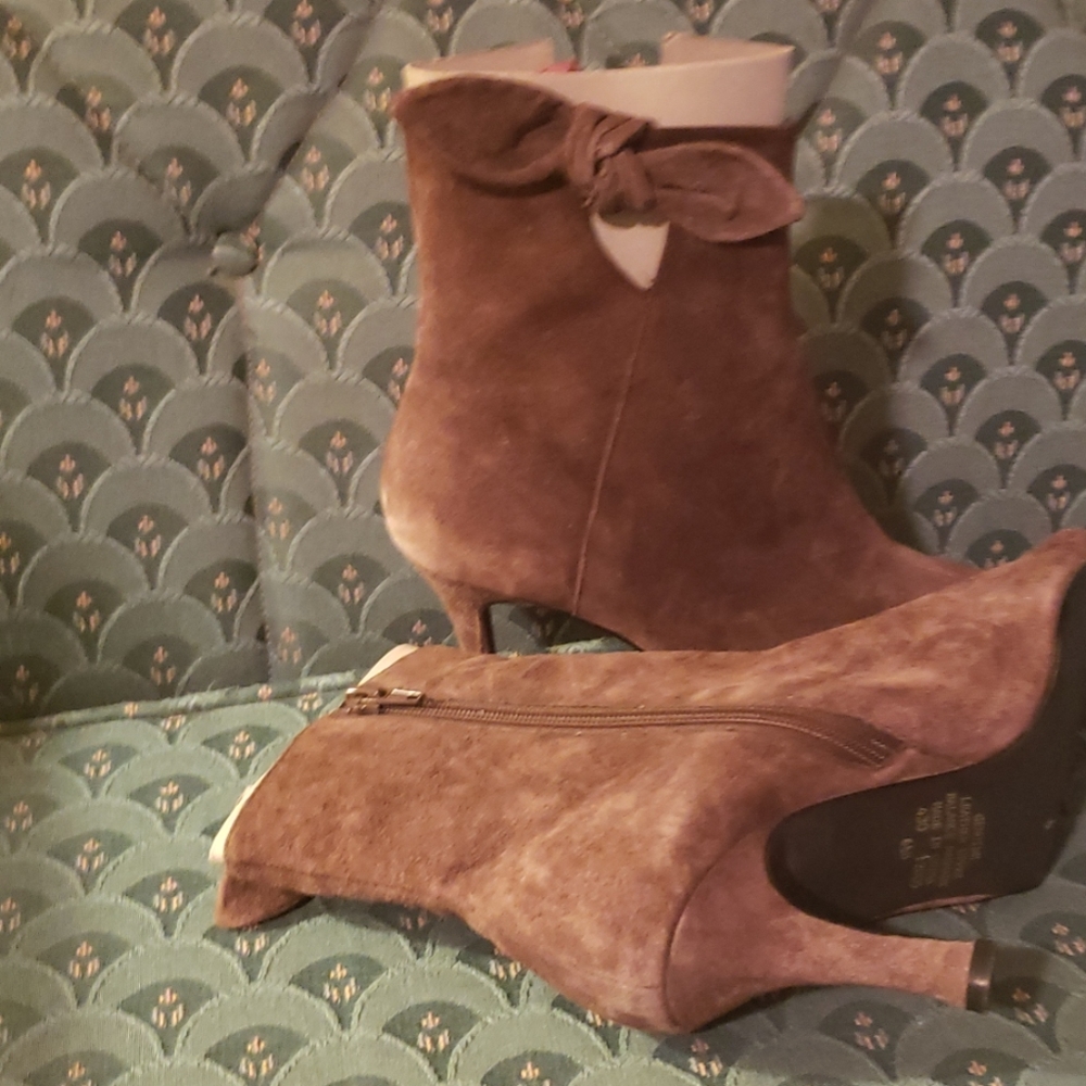 Boot - Picture 4 of 4